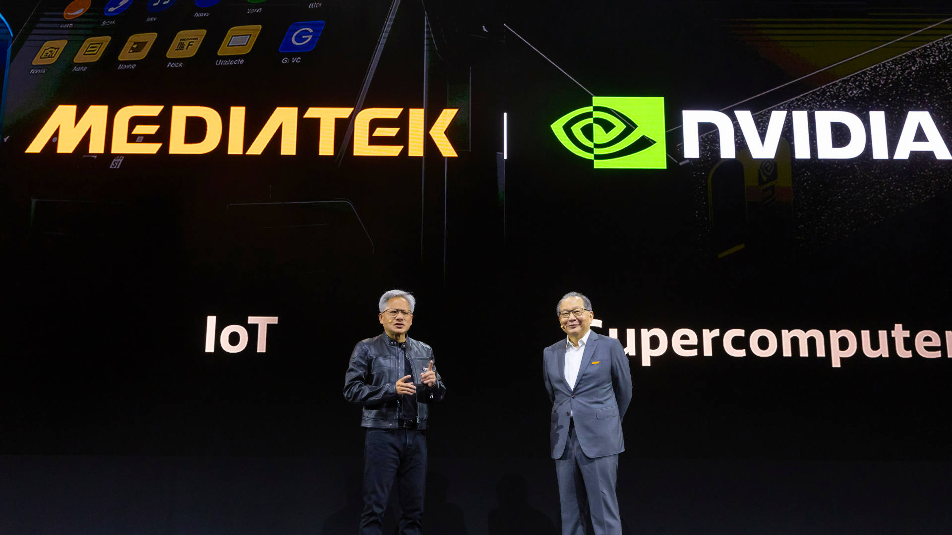 蔡力行送黃仁勳「夜市水果」掀高潮！聯發科攜手 NVIDIA 打造 AI 個人電腦 DGX Spark 並公布 NVLink Fusion 技術