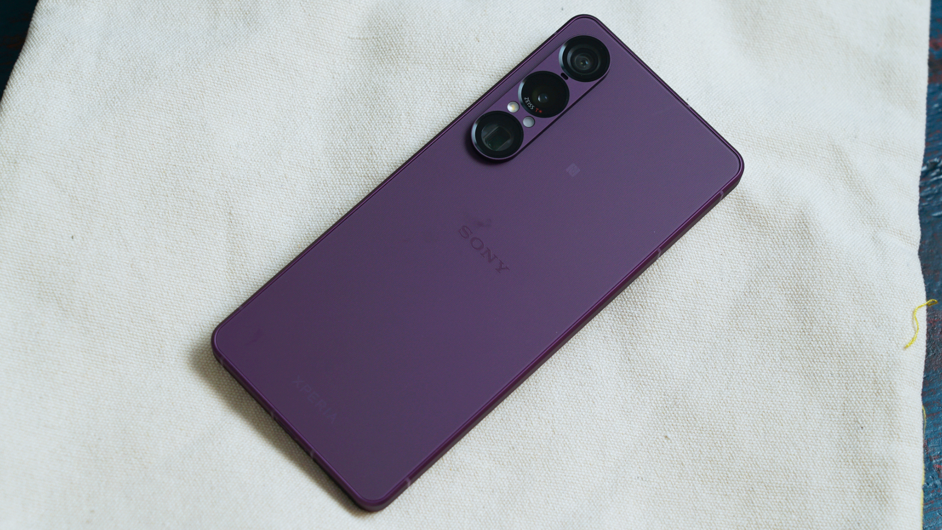 Sony Xperia 1 VII 開箱動手玩！經典紫羅蘭回歸，三大核心技術一次到位
