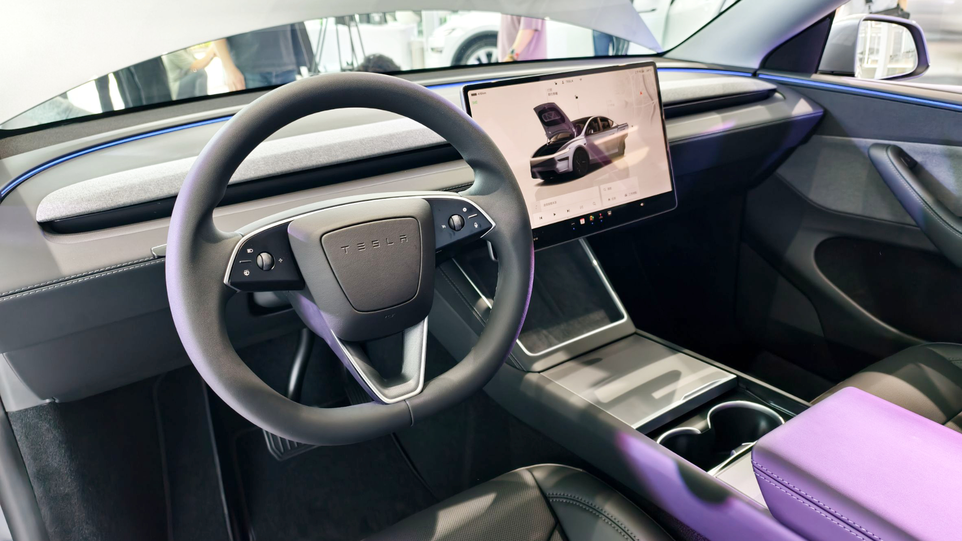 女童 Uber 打翻水遭索賠 4.1 萬爭議延燒！Tesla 特斯拉原廠澄清：僅車主尋求估價，並非原廠判斷需要拆裝檢查