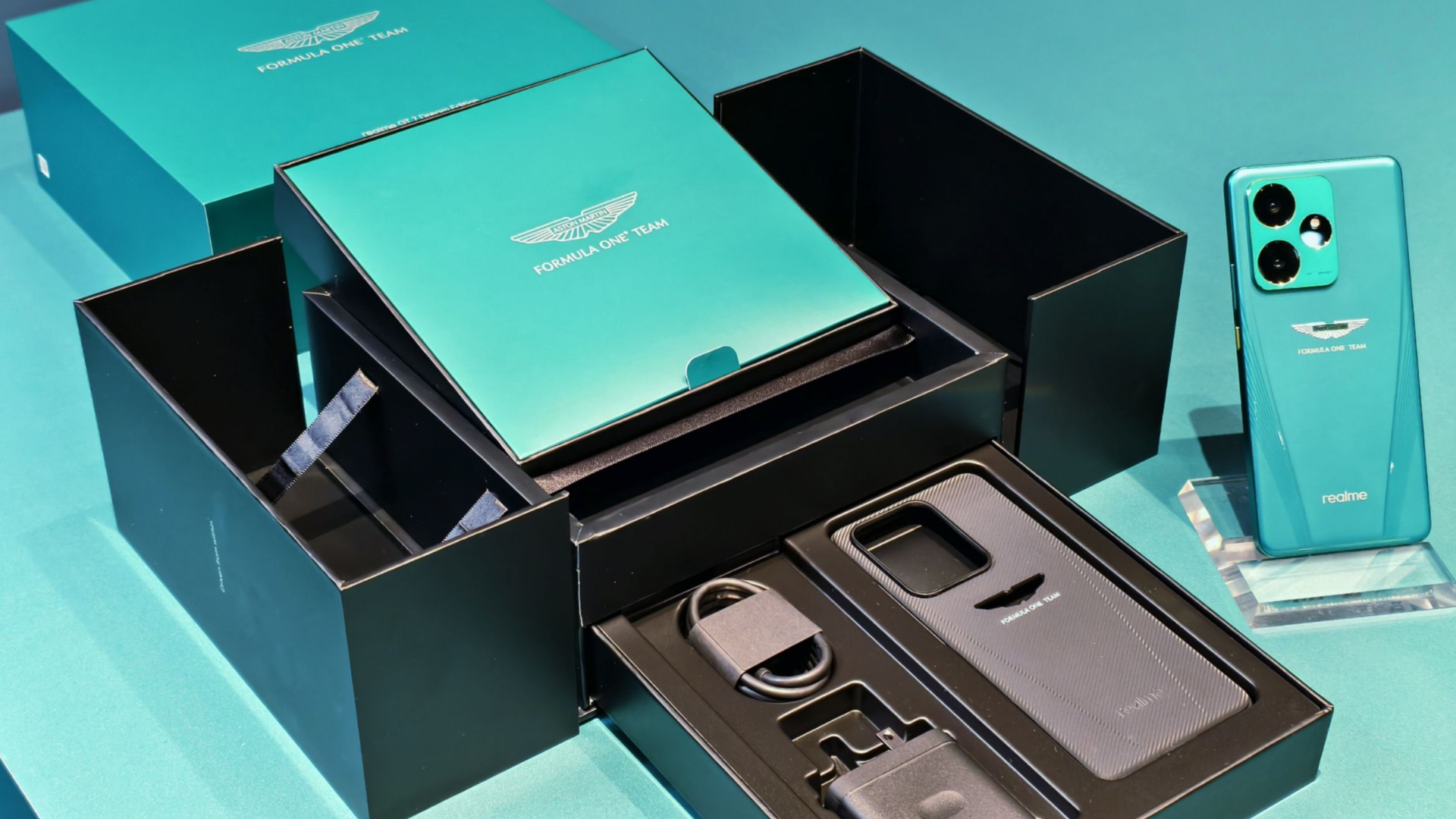 realme GT 7 奧斯頓馬丁 F1 限量版登場！3 年聯名計畫起跑，realme GT 7 / GT 7T 同步開放預購
