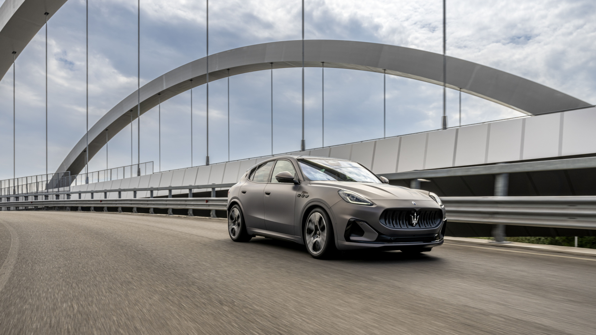 瑪莎拉蒂攜手星宇航空以 Maserati Grecale Folgore 電動車擔綱旅途接送座駕，會員鑑賞活動即起開跑
