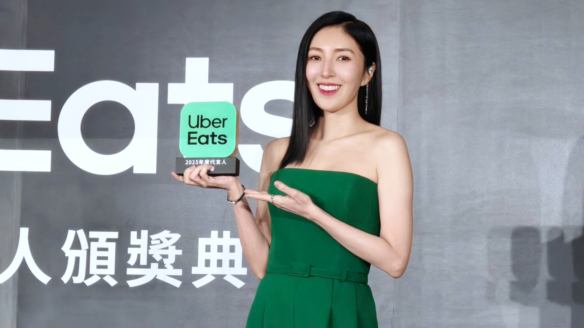 Uber Eats 代言人楊謹華上線！最新數據揭台灣人生活日常：宵夜炸物最夯、送禮愛用菇？！