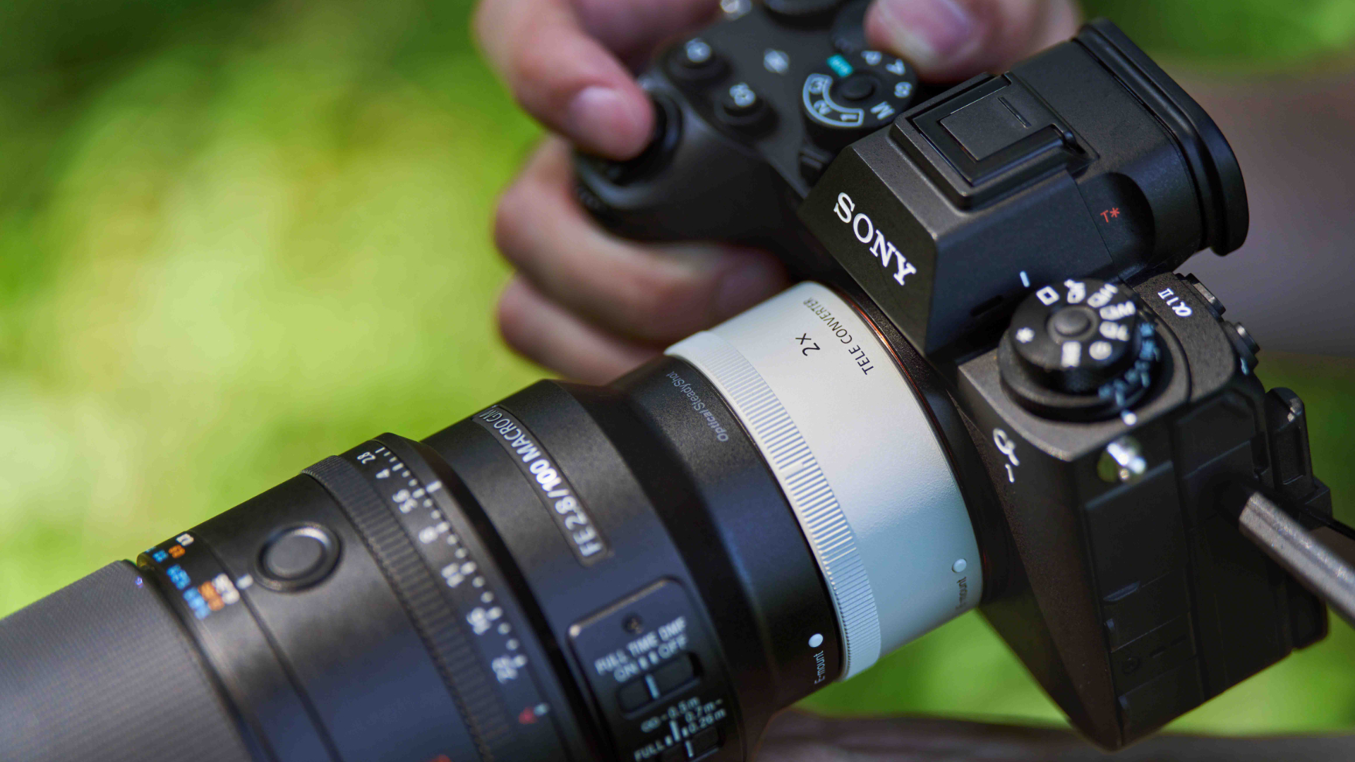 Sony 全新 E 接環 FE 100mm F2.8 GM 大光圈中望遠微距鏡頭 11/4 開賣，售價 41,980 元、11/30 前註冊可獲贈 Sony 光影經典禮