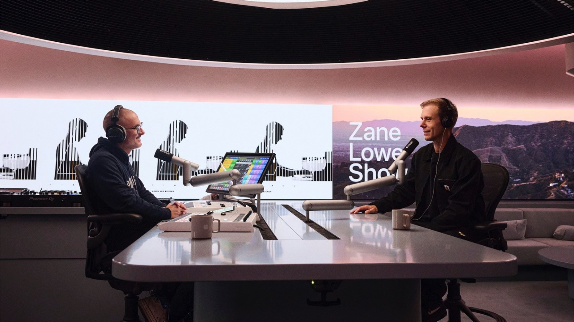 電音天神阿曼凡布倫大膽轉型！全新古典專輯《Piano》於 Apple Music 獨家上線