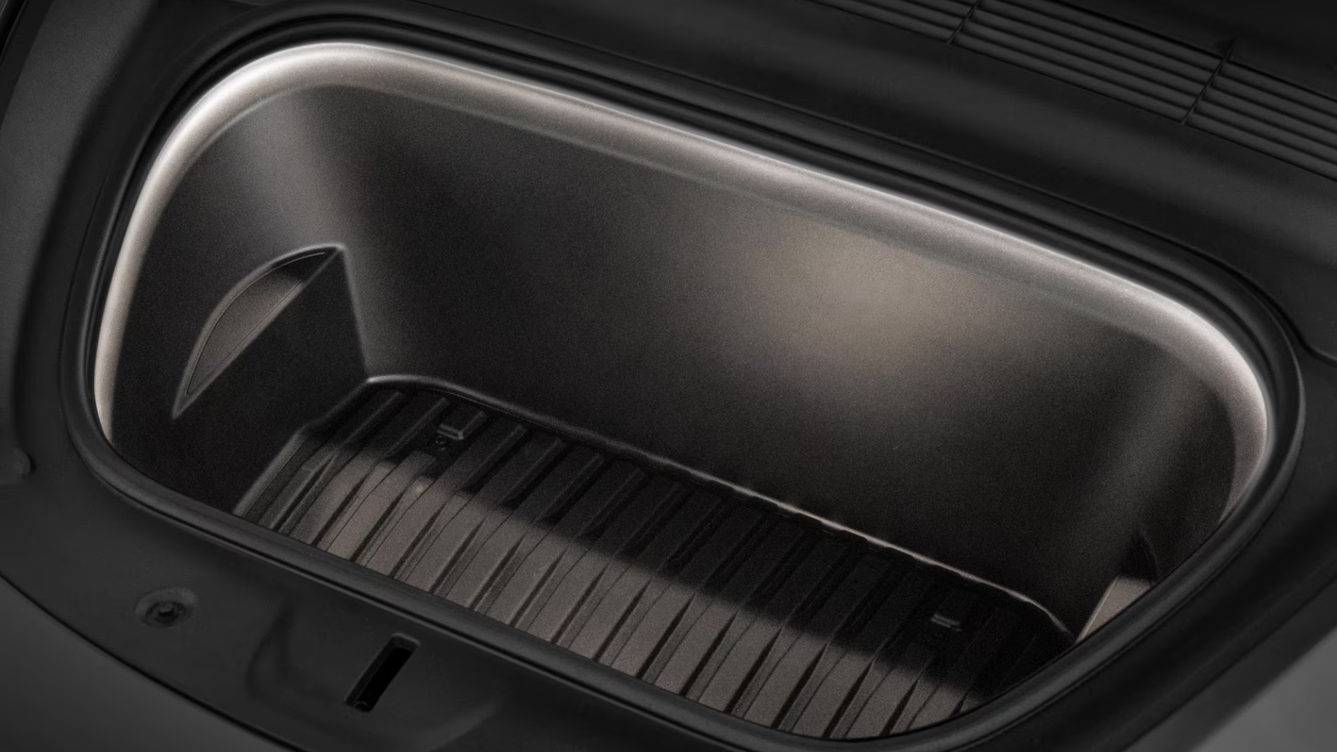 台灣特斯拉前備箱氛圍燈上架！Tesla Model 3 煥新版、全新／舊款 Model Y 全適用，售價 1,600 元起