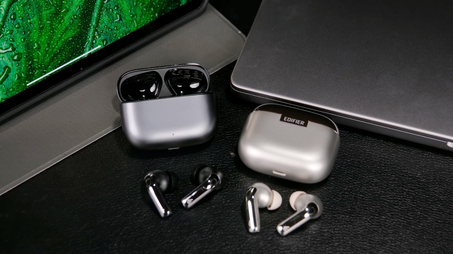 出國神器 + 1！不用花大錢買翻譯機，這副耳機戴上去直接精通 21 國語言